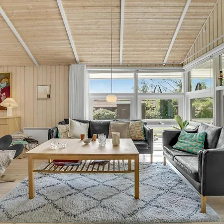 Three-bedroom In Semesterbostad