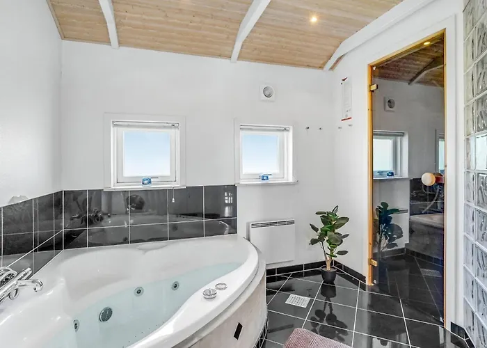 בית נופש Three-bedroom In *